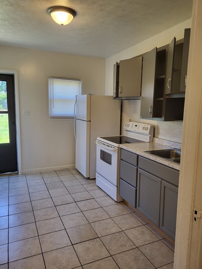 Building Photo - 1434 John Glenn Rd