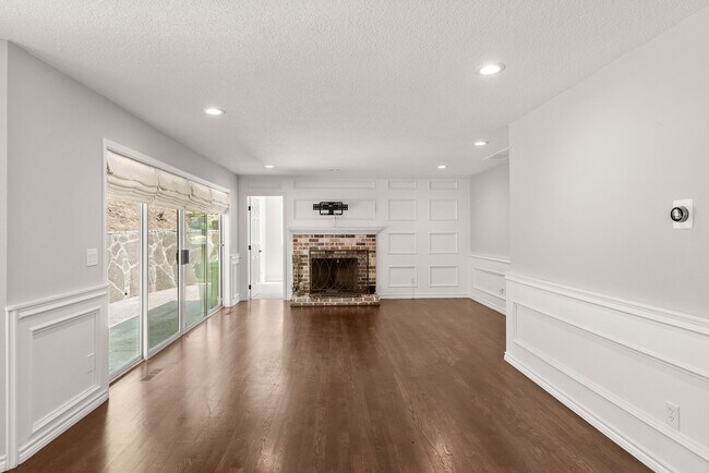 Foto del edificio - Welcome to your dream home in the picturesque Westridge neighborhood