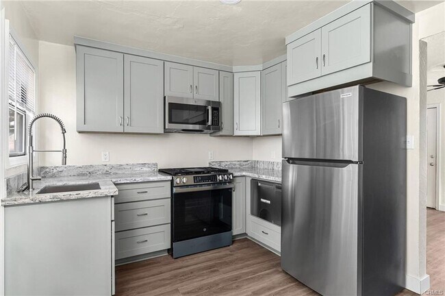 Building Photo - 1421 Citrus Ave