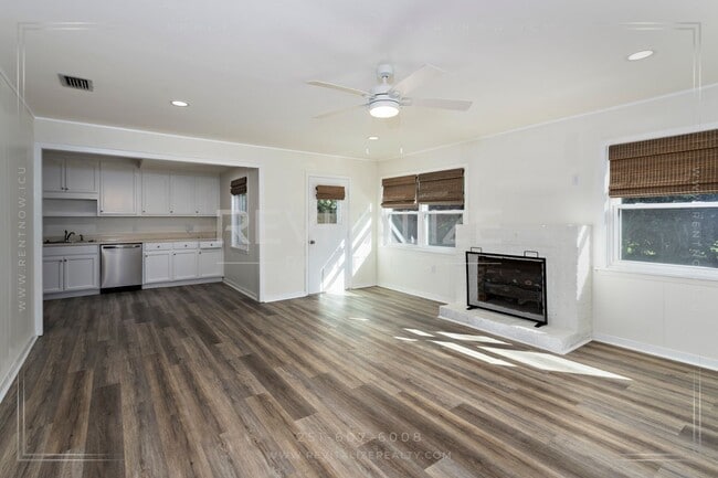 Foto del edificio - Beautifully Updated 3 Bed 2 Bath Home in D...