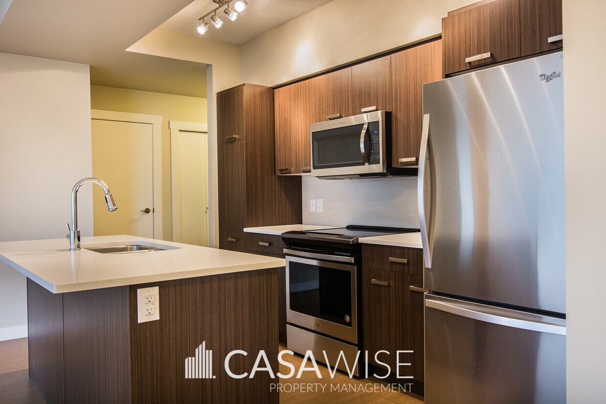 104101102 102 Ave, Edmonton, AB T5J 0B4 Townhouse for Rent in