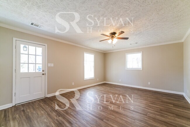 Building Photo - Enjoy One-Level Living