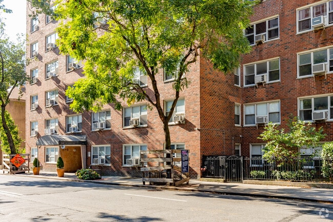 Building Photo - 240 E 35th St