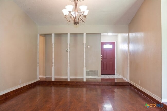 Building Photo - 211 E Hogan Dr