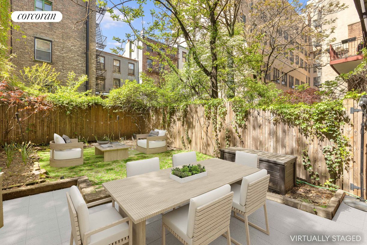 Foto principal - 328 W 19th St