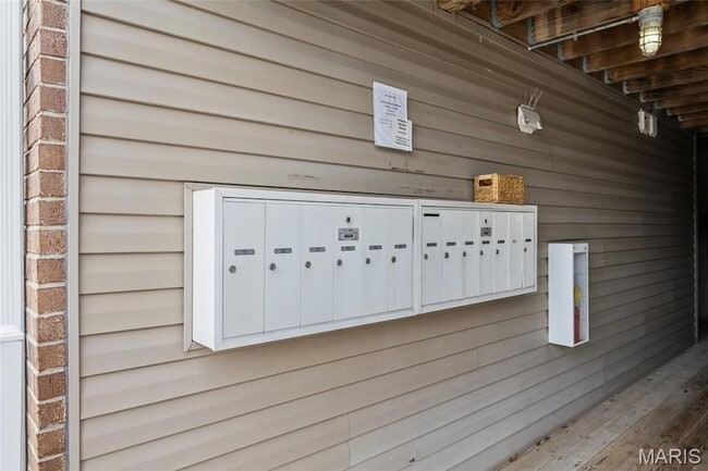 Building Photo - 131 Saravalle Dr