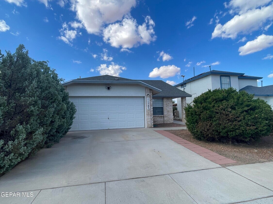 Foto principal - 11785 Snow Hawk Dr