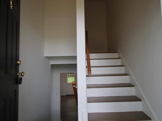 Building Photo - 2015 Garden Springs Dr