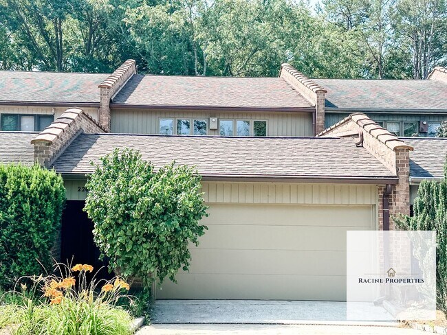 Foto del edificio - Townhouse available on Lake Hartwell—comes with a water view!