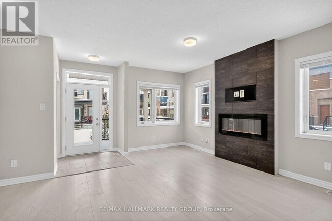 Building Photo - 209 Lapland Private