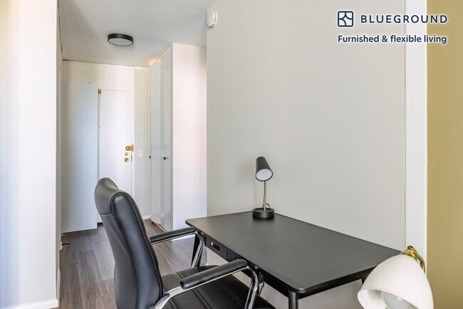 Foto del edificio - 3450 N Lake Shore Dr