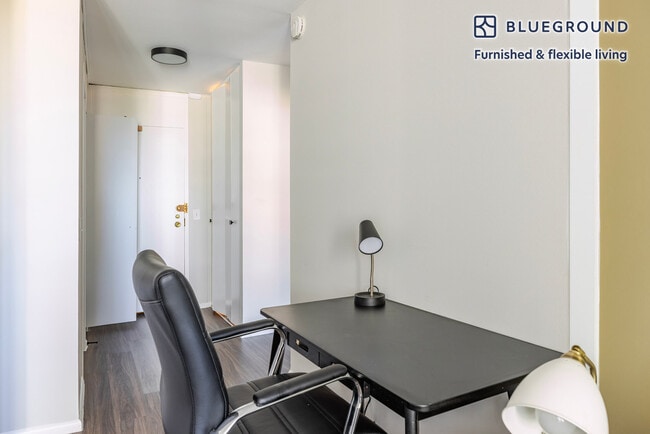 Foto del edificio - 3450 N Lake Shore Dr