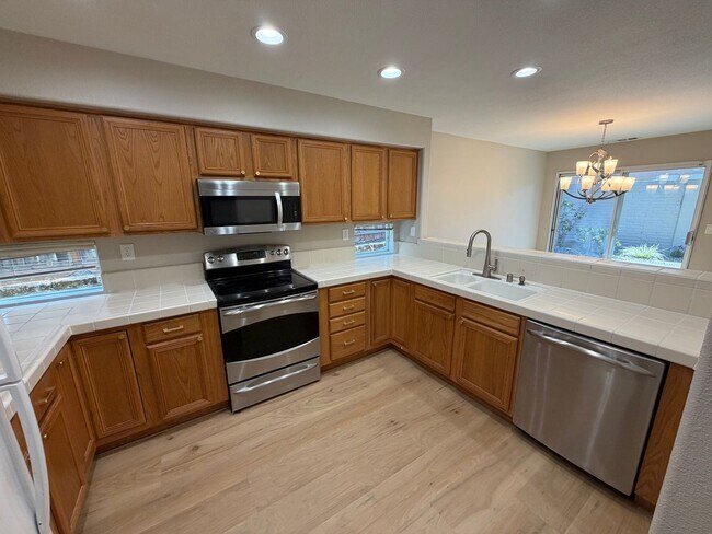 Foto del edificio - 3 Bed 2.5 Bath Single Family Home In Sam Ramon