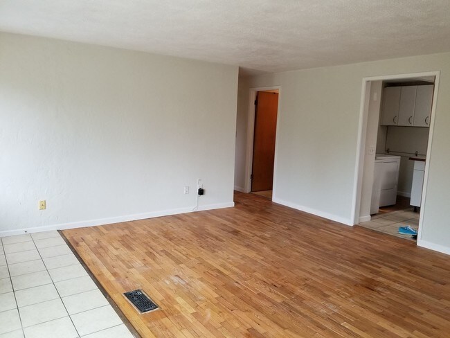 Foto del edificio - 10617 Westwood Dr SW