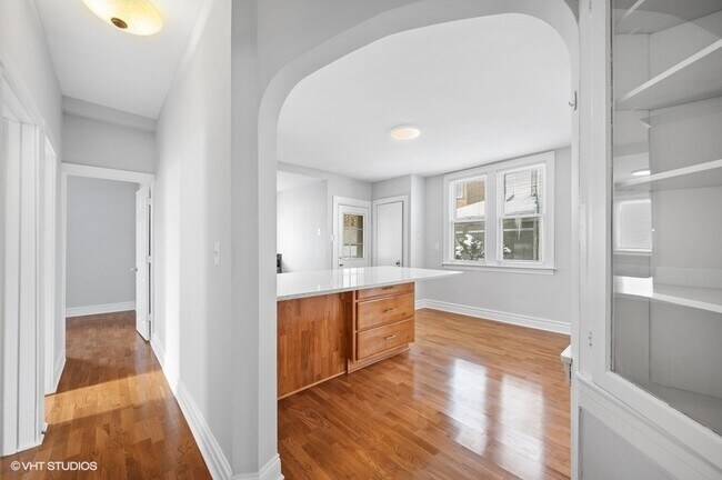 Building Photo - 4348 N Kostner Ave