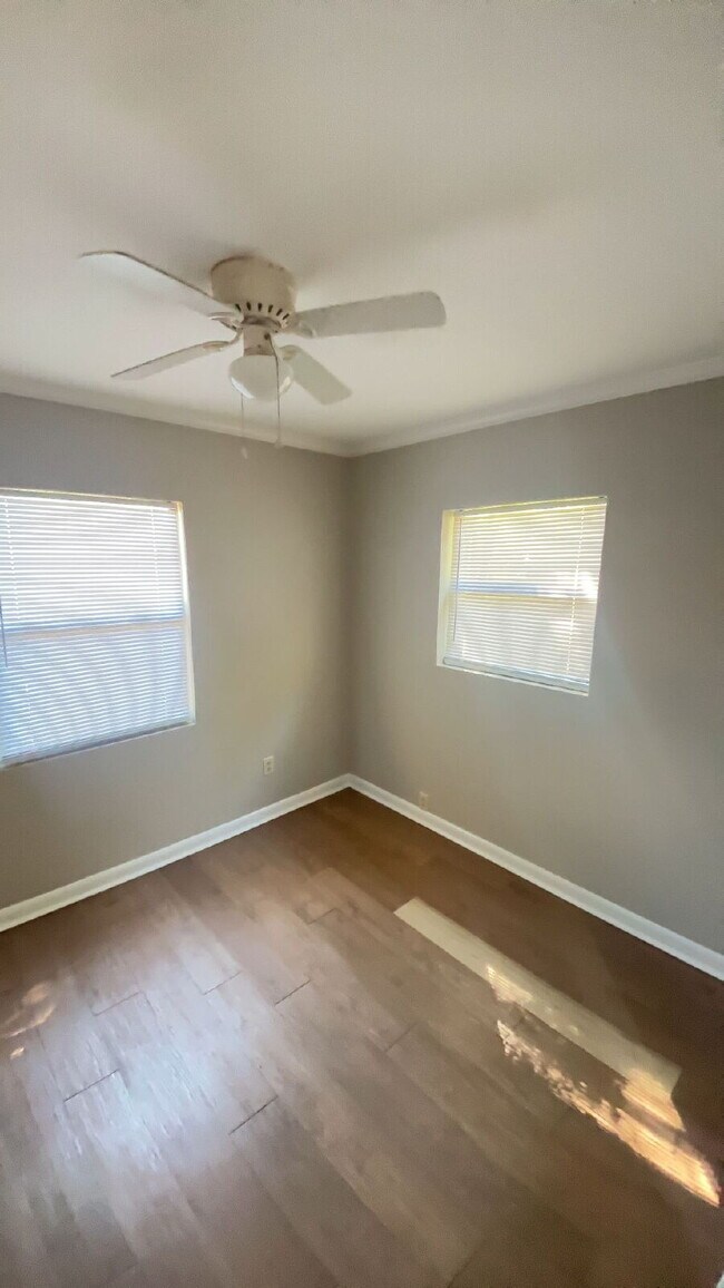 Foto del edificio - Spacious 2 Bedroom 1 Bathroom