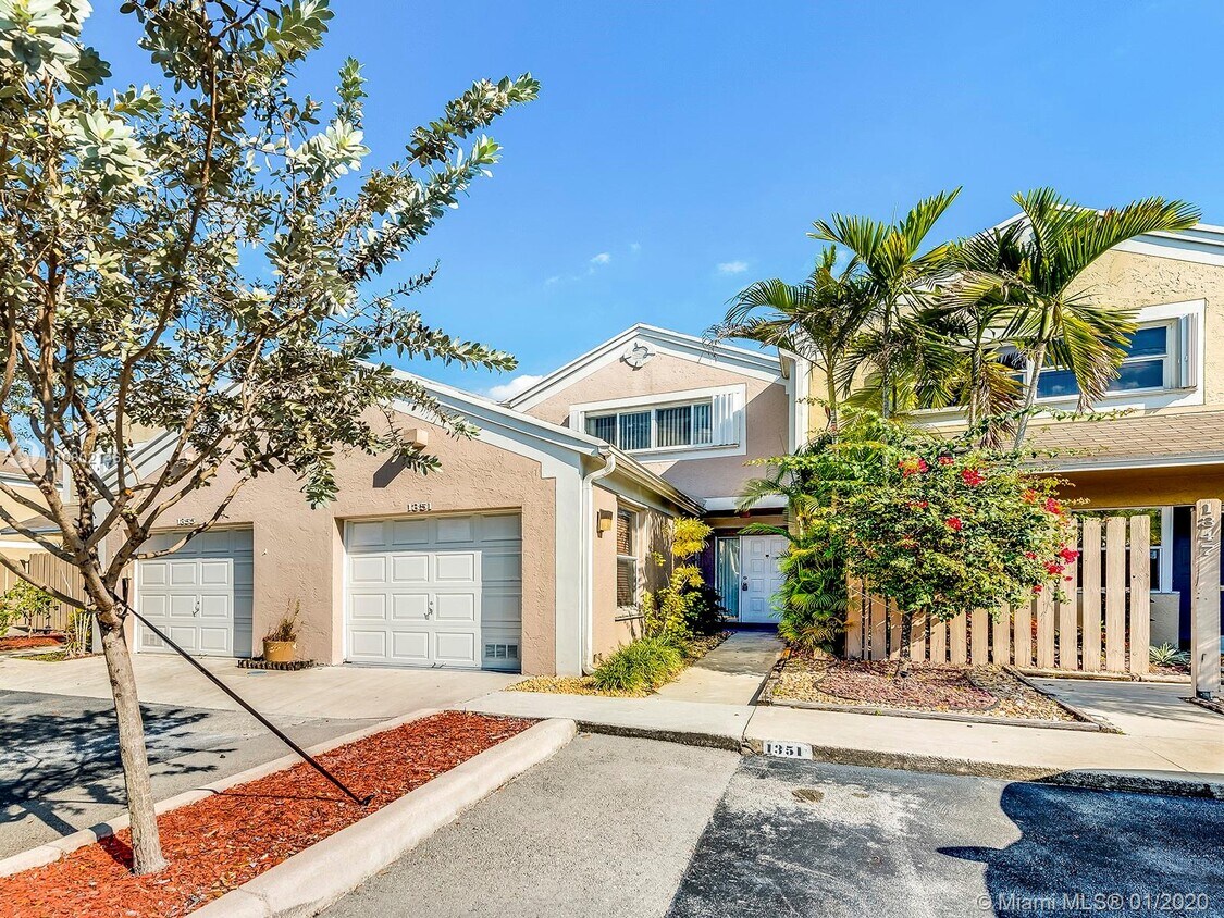 1351 NW 124th Ave, Pembroke Pines, FL 33026 Townhouse for Rent in