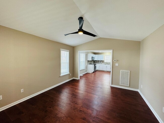 Building Photo - Short term lease available!