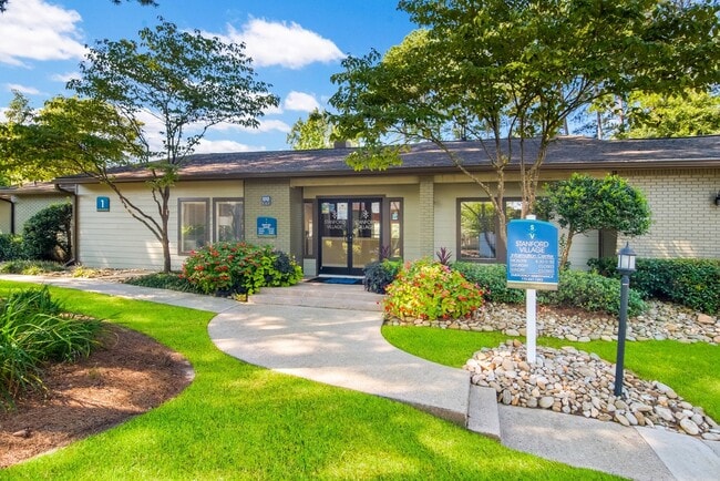 Foto del edificio - Stanford Village