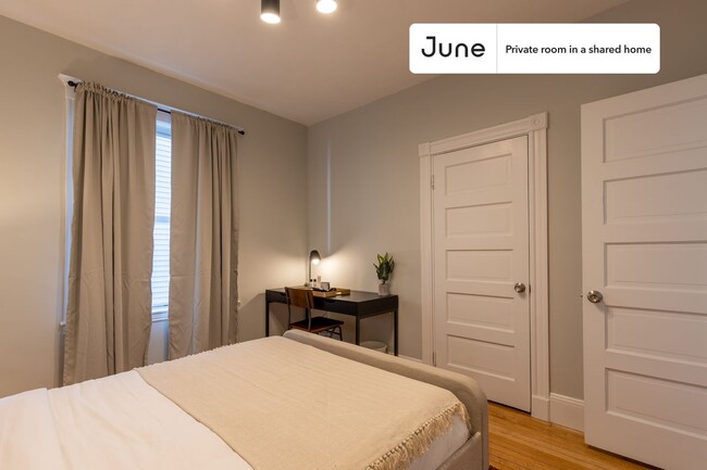 Foto del edificio - Private bedroom in 4 bed/2 bath Home