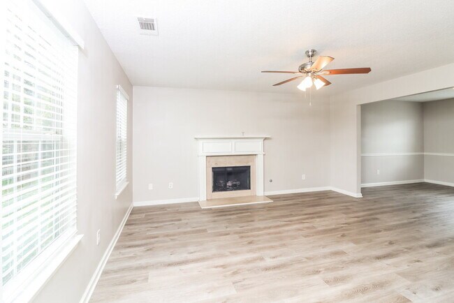 Foto del edificio - 6956 Fields Dr