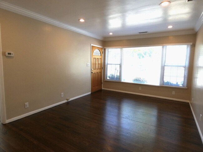 Photo - *Available NOW  in Lakewood!* House