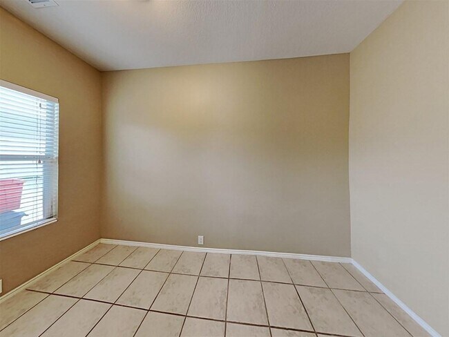 Building Photo - 29736 Sullivan Oaks Dr