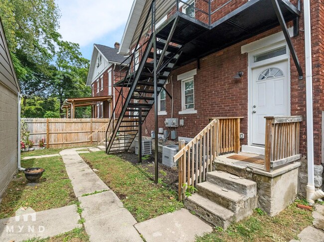 Foto del edificio - 329 Woodland Ave