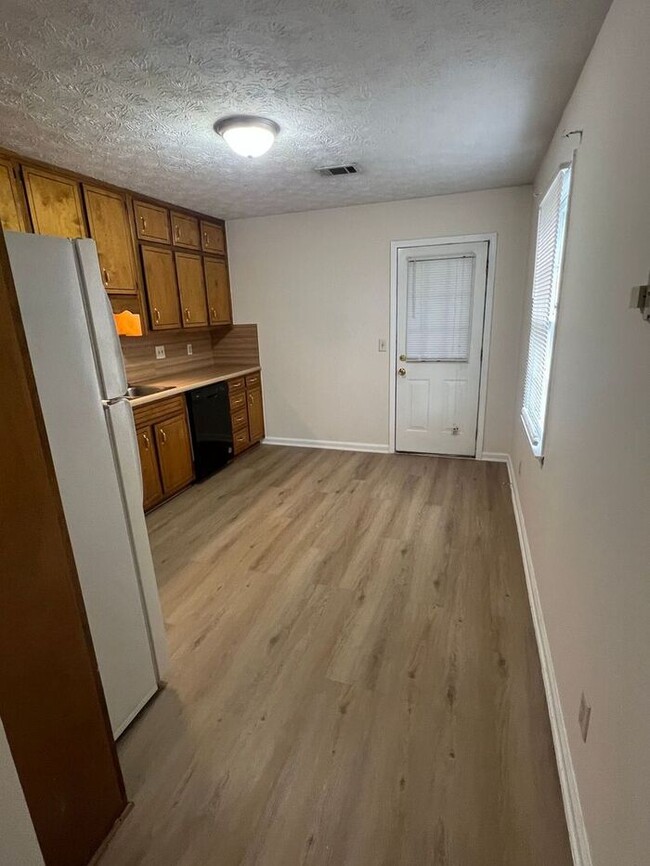 Foto del edificio - Finally 2 bedroom 1 bath ranch duplex avai...
