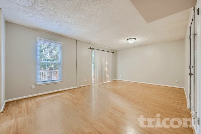 Building Photo - 9432 Seven Courts Dr