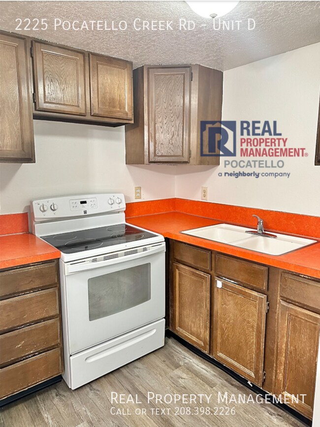 Building Photo - 2 bedroom 1 bath apartment