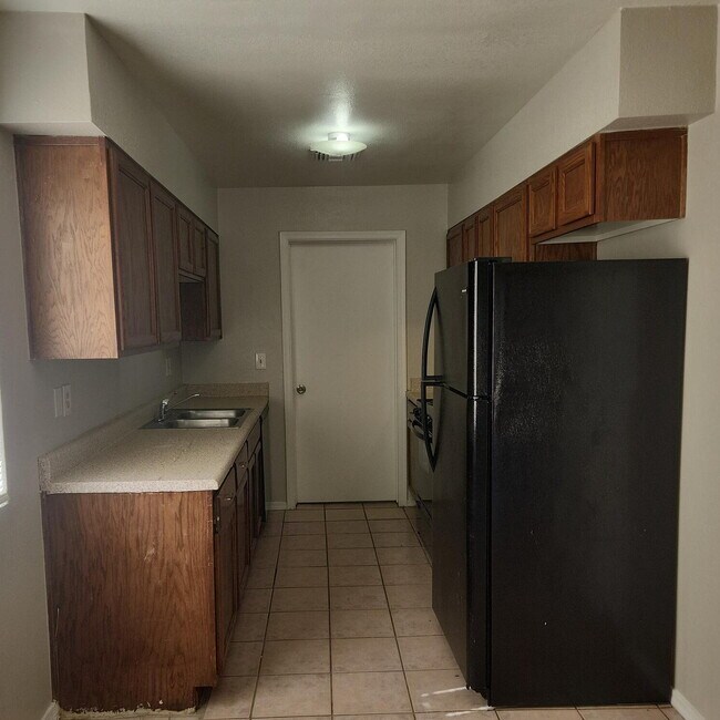 Foto del edificio - MARVELOUS TWO BEDROOMS AND ONE BATHROOM AV...