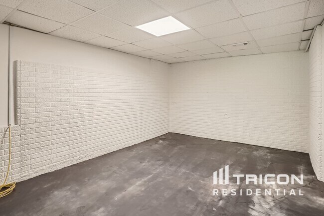 Foto del edificio - 160 Rock Hill Dr