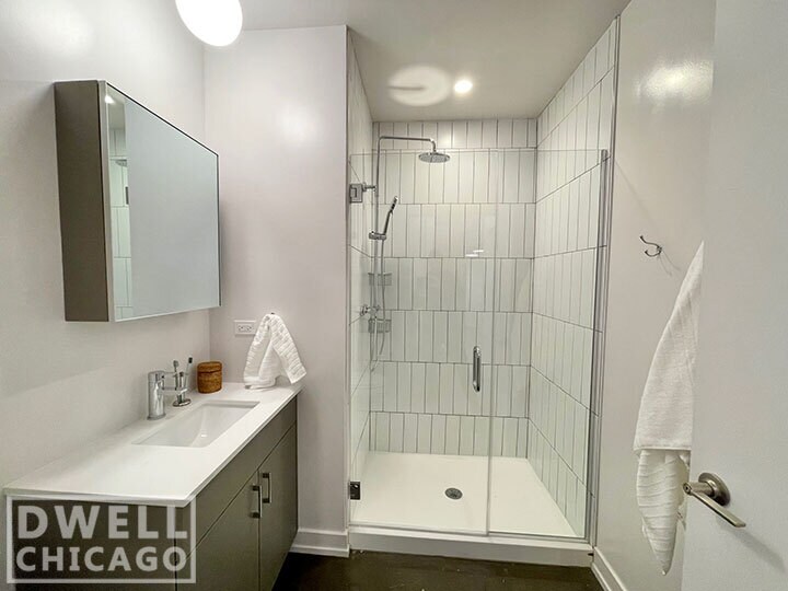 Foto principal - 5557 N Sheridan Rd