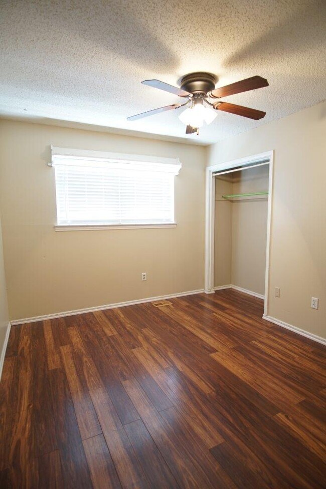 Photo - 812 W Silver Meadow Dr House