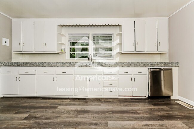 Foto del edificio - 156 Parkwood Ave