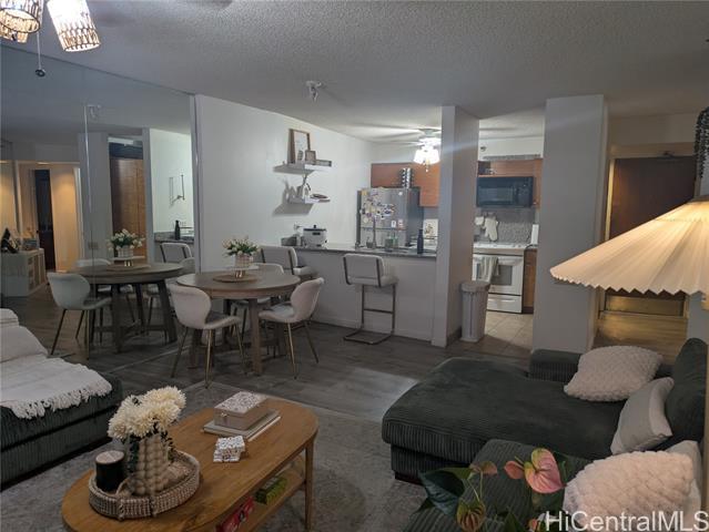 Building Photo - 60 N Beretania St