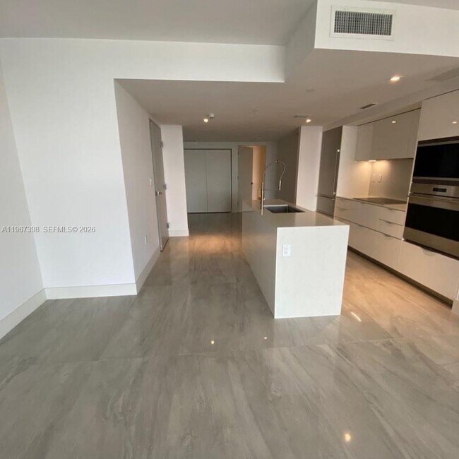 Foto del edificio - 9521 E Bay Harbor Dr