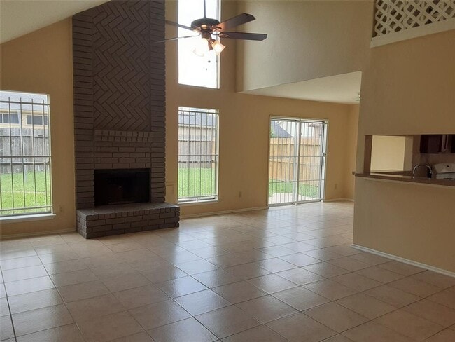 Building Photo - 16718 Village Trace Dr