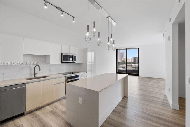 Foto del edificio - 101 Diplomat Pkwy