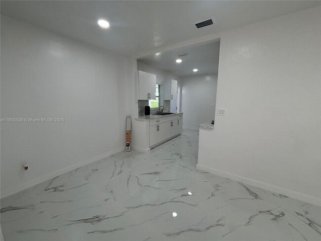 Foto del edificio - 191 W 59th St