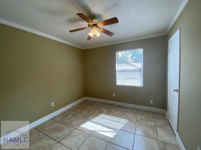 Building Photo - 137 Deerwood Ct