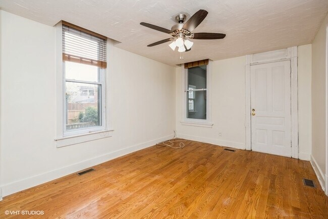 Foto del edificio - 2248 N Southport Ave