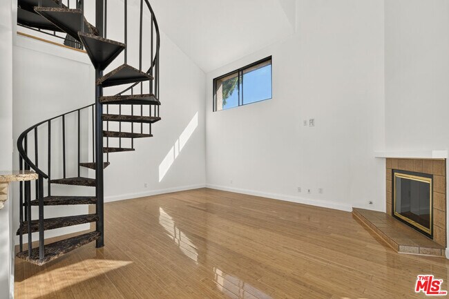 Foto del edificio - 8701 Falmouth Ave