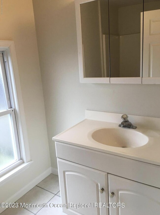 Building Photo - 200 7th Ave