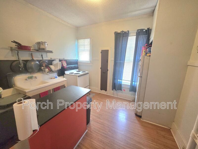 Primary Photo - 217 W Belmont St