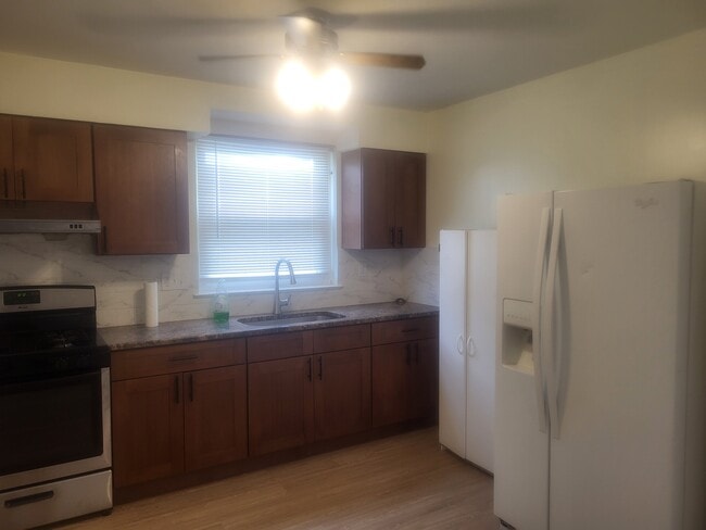 Kitchen - 7630 Langdon St