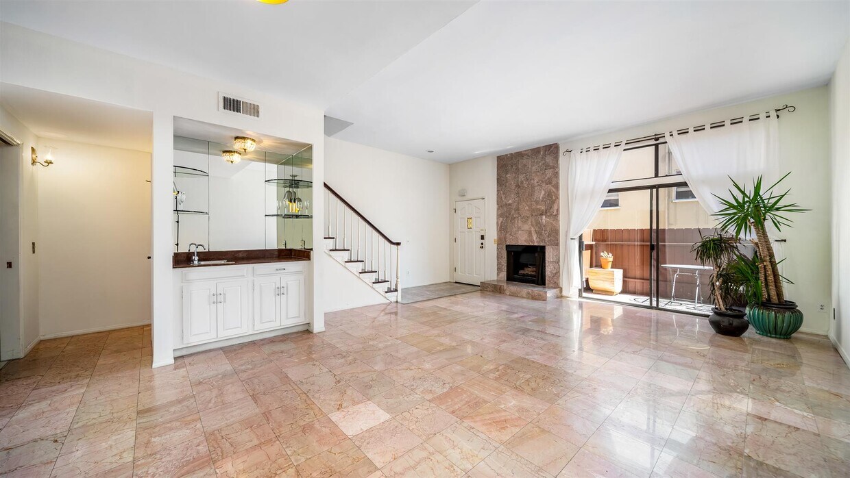 Foto principal - 817 N Croft Ave
