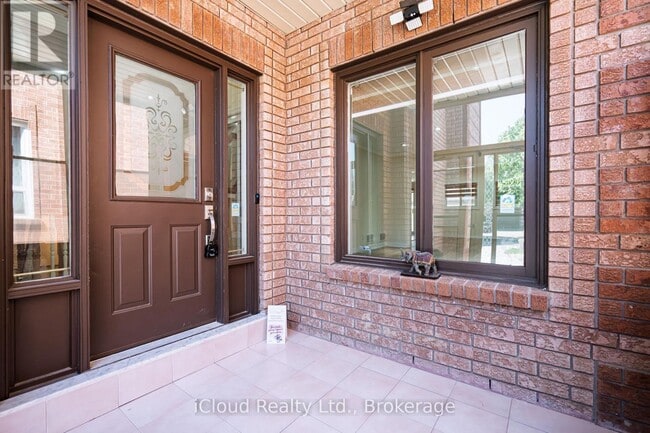 Building Photo - 80 Venice Crescent