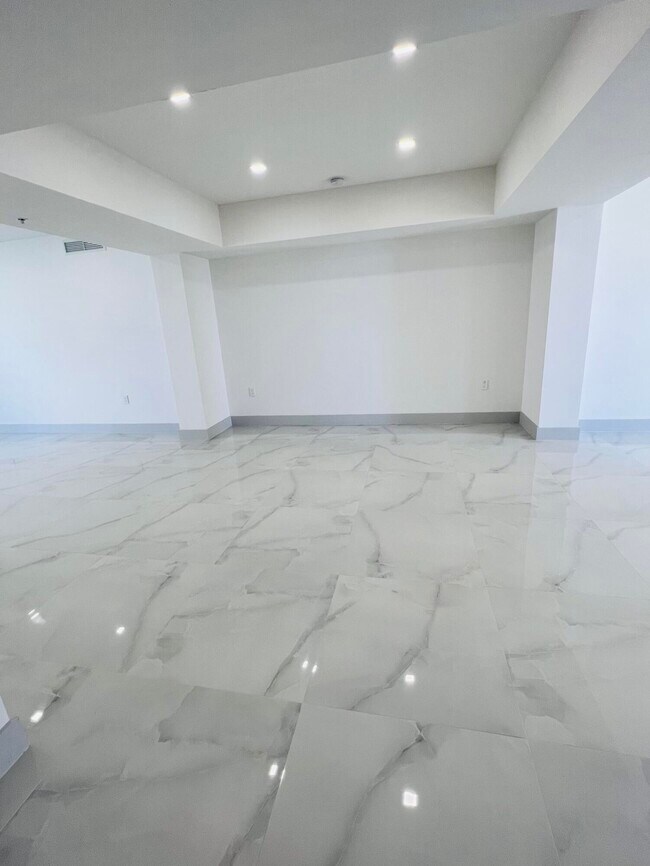 Foto del edificio - 16275 Collins Ave